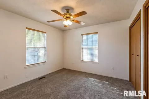 137 7th St, Silvis, IL 61282 photo 9
