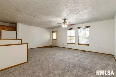 137 7th St, Silvis, IL 61282 photo 3