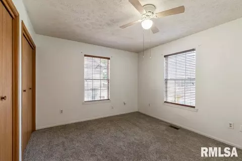 137 7th St, Silvis, IL 61282 photo 7