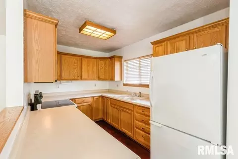 137 7th St, Silvis, IL 61282 photo 5