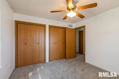 137 7th St, Silvis, IL 61282 photo 10