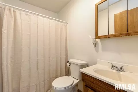 137 7th St, Silvis, IL 61282 photo 11