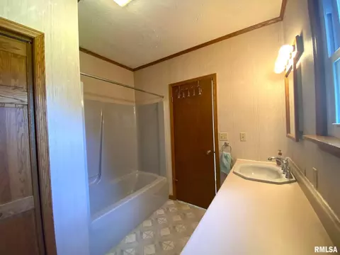 634 E Lincolnway, Morrison, IL 61270 photo 18