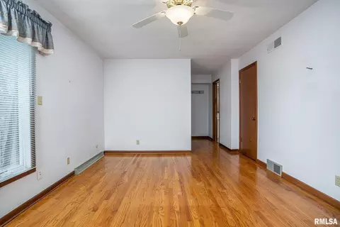 2823 2nd St, Moline, IL 61265 photo 16