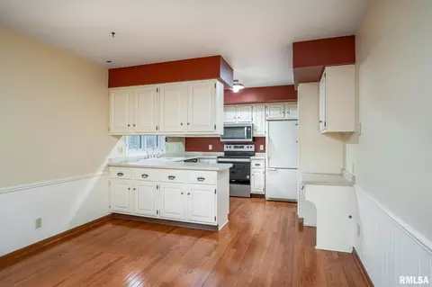 2823 2nd St, Moline, IL 61265 photo 9