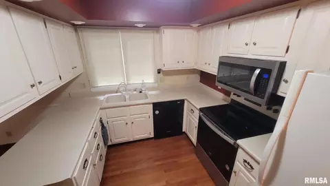 2823 2nd St, Moline, IL 61265 photo 8