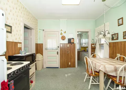 1182 26th St, Moline, IL 61265 photo 9