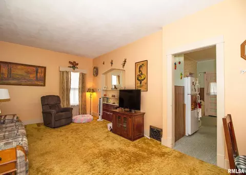 1182 26th St, Moline, IL 61265 photo 8