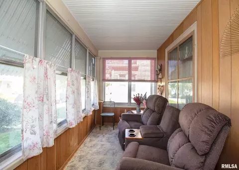 1182 26th St, Moline, IL 61265 photo 4