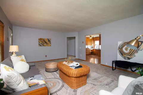 1019 12th St, Silvis, IL 61282 photo 3