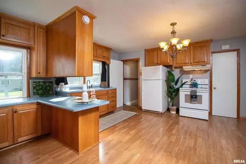1019 12th St, Silvis, IL 61282 photo 8