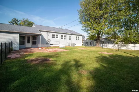 1019 12th St, Silvis, IL 61282 photo 23