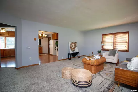 1019 12th St, Silvis, IL 61282 photo 4