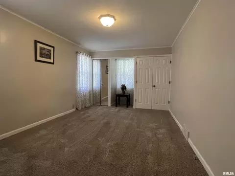 320 17th St, Silvis, IL 61282 photo 8