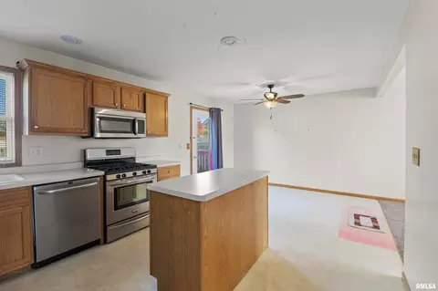 1809 13th St, Silvis, IL 61282 photo 5