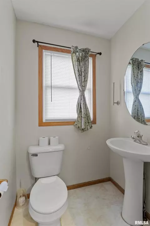 1809 13th St, Silvis, IL 61282 photo 12