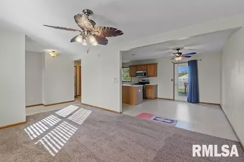 1809 13th St, Silvis, IL 61282 photo 9