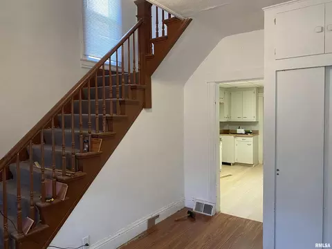 208 E Oak St, Kewanee, IL 61443 photo 4