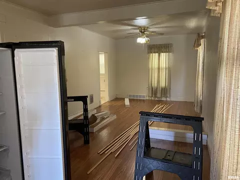 208 E Oak St, Kewanee, IL 61443 photo 5