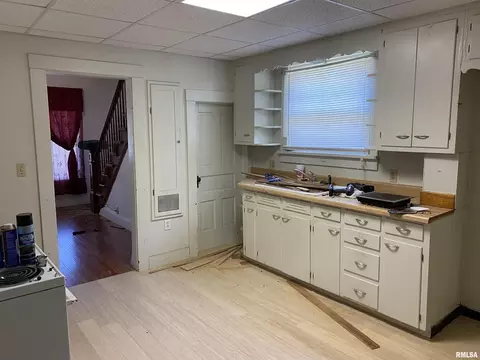 208 E Oak St, Kewanee, IL 61443 photo 7