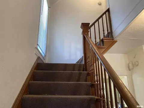 208 E Oak St, Kewanee, IL 61443 photo 9
