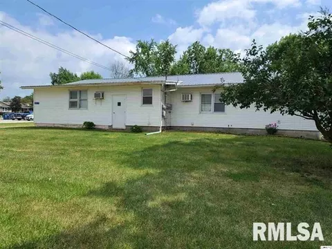 307 E Wood St, Camp Point, IL 62320 photo 1