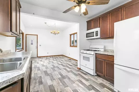 154 16th St, Silvis, IL 61282 photo 5