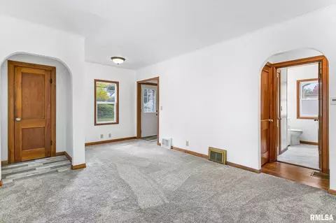 154 16th St, Silvis, IL 61282 photo 2