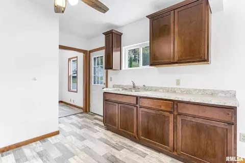 154 16th St, Silvis, IL 61282 photo 9