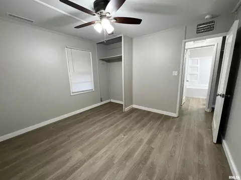 220 S White St, Macomb, IL 61455 photo 7