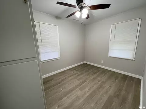 220 S White St, Macomb, IL 61455 photo 8