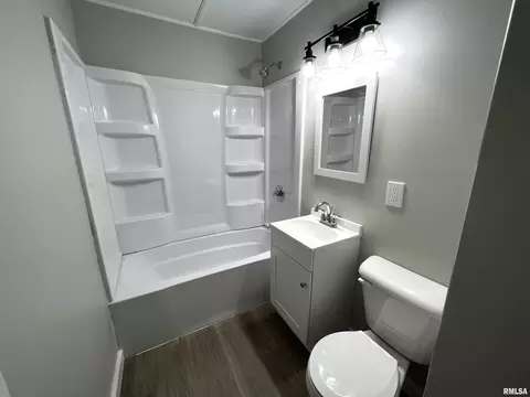 220 S White St, Macomb, IL 61455 photo 9
