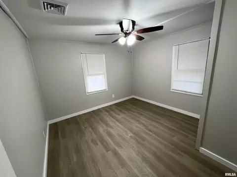 220 S White St, Macomb, IL 61455 photo 6