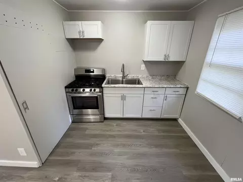 220 S White St, Macomb, IL 61455 photo 3