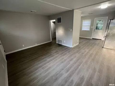 220 S White St, Macomb, IL 61455 photo 2