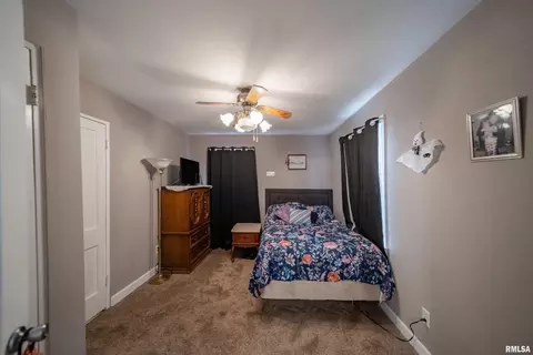 2410 48th St, Moline, IL 61265 photo 5