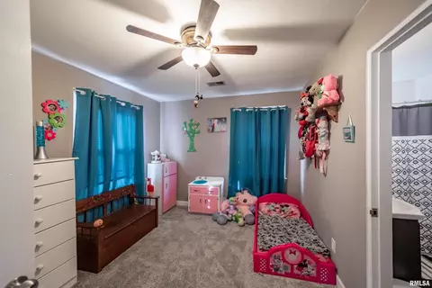 2410 48th St, Moline, IL 61265 photo 7