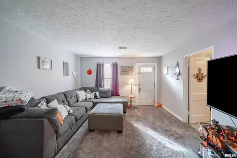 2410 48th St, Moline, IL 61265 photo 4