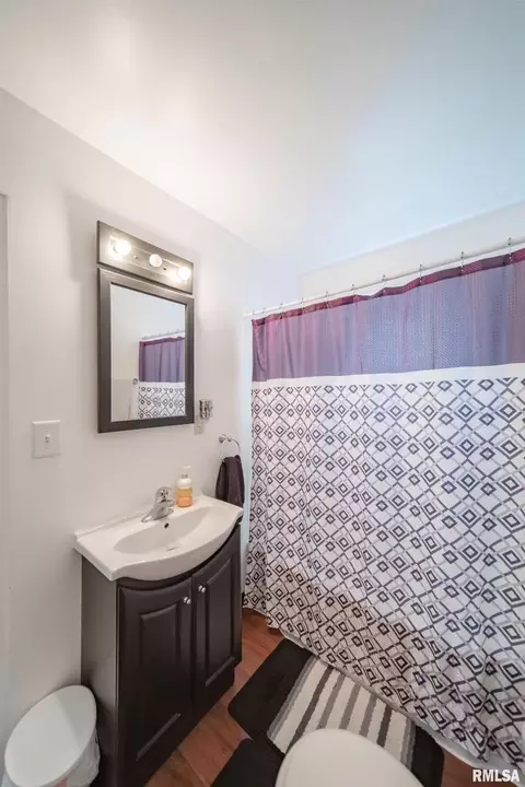 2410 48th St, Moline, IL 61265 photo 6