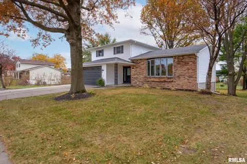 404 S 8th St, Eldridge, IA 52748 photo 3