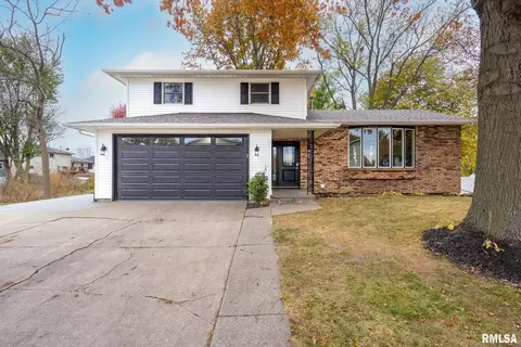 404 S 8th St, Eldridge, IA 52748 photo 1
