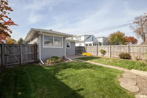 2412 32nd St, Moline, IL 61265 photo 5