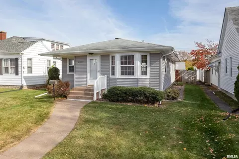 2412 32nd St, Moline, IL 61265 photo 1