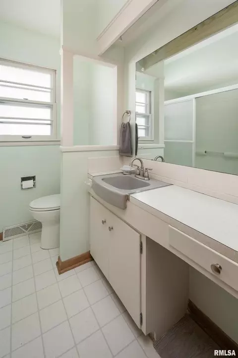 2412 32nd St, Moline, IL 61265 photo 24