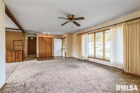 519 Christopher St, Morrison, IL 61270 photo 4
