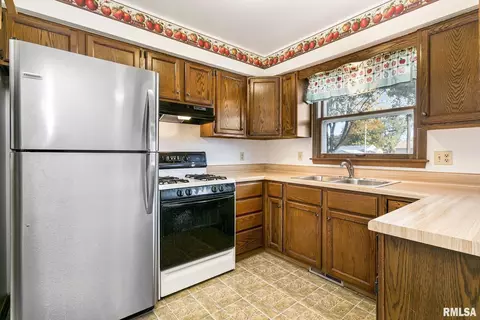 4620 47th St, Moline, IL 61265 photo 9