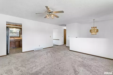 4620 47th St, Moline, IL 61265 photo 7