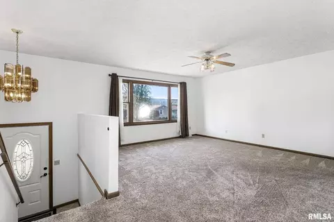 4620 47th St, Moline, IL 61265 photo 5