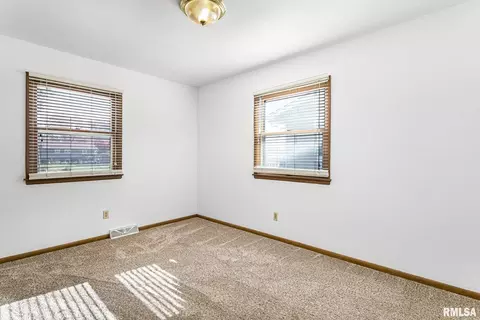 4620 47th St, Moline, IL 61265 photo 13