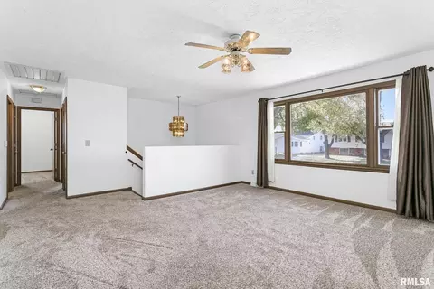 4620 47th St, Moline, IL 61265 photo 6